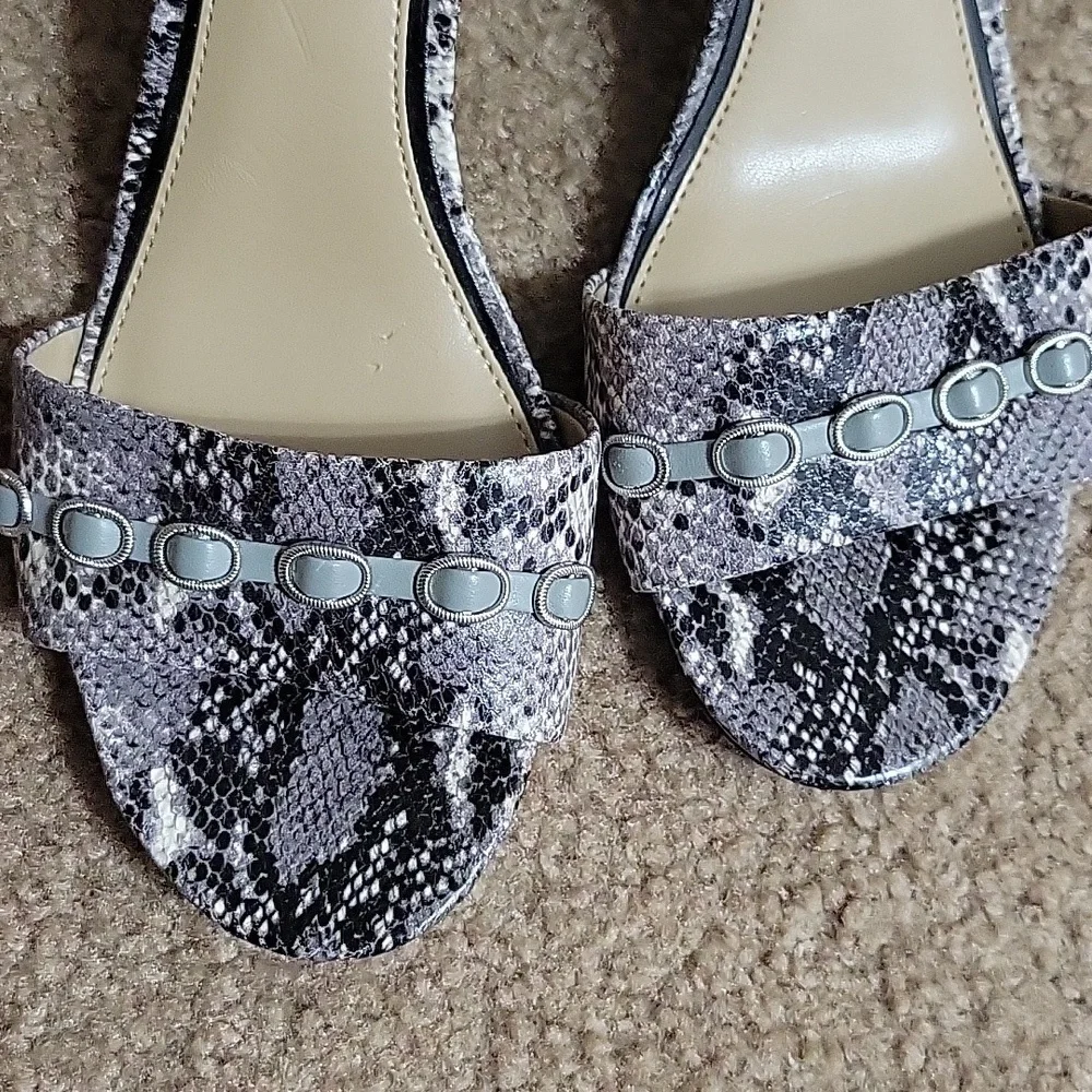 Judith Ripka Grey Snakeskin Leather Sandle Size 9.5 M - Picture 6 of 13